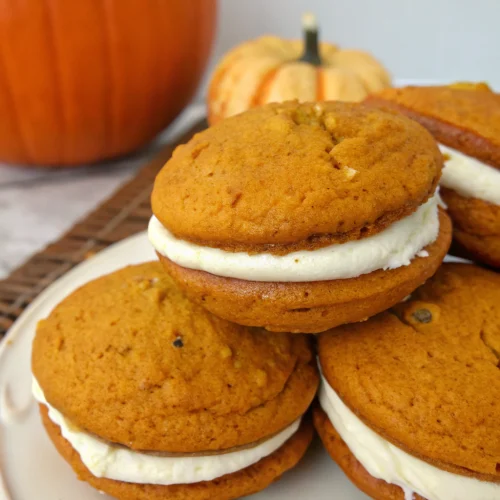 Pumpkin whoopie pies 1